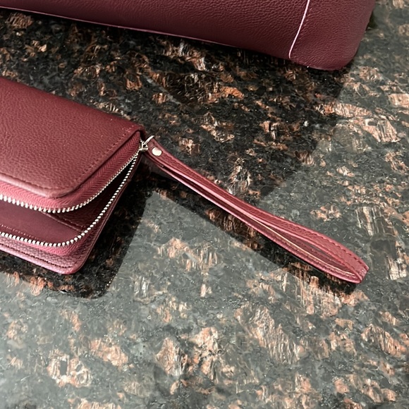 Women’s Wine/Burgundy Shoulder Bag With Matching Wristlet Wallet - Picture 11 of 14
